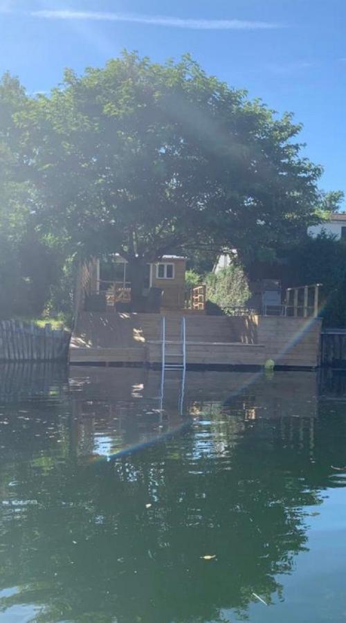 Les Cygnes Au Bord Du Loing Montigny-sur-Loing Exterior foto